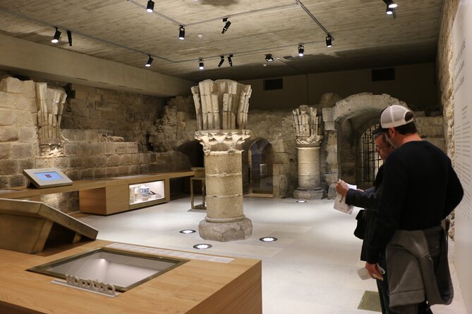 Louvre Museum: Guided Tour at Closing Time with Mona Lisa - Guide quality, group size, and communication