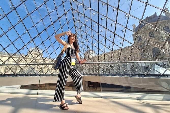 Louvre Museum Guided Tour with Artist - Inside the Louvre: famous works with useful context