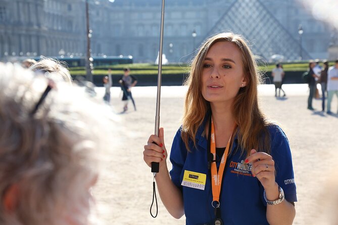 Louvre Museum Masterpieces Guided Tour with Access - Why a guided route helps at the Louvre