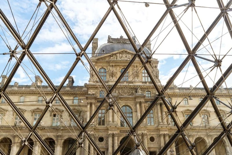 Louvre Museum: Skip-the-Line Small Group Guided Tour - Priority entry, with one important catch