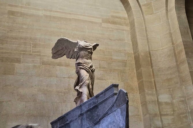 Louvre Museum Small-Group English Guided Tour - A guide can turn famous art into a real visit