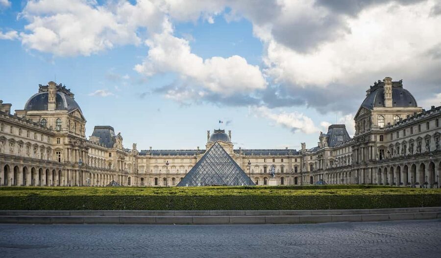 Louvre Museum Timed Entrance Ticket with Audio Guide - Arriving at the Louvre with a timed ticket
