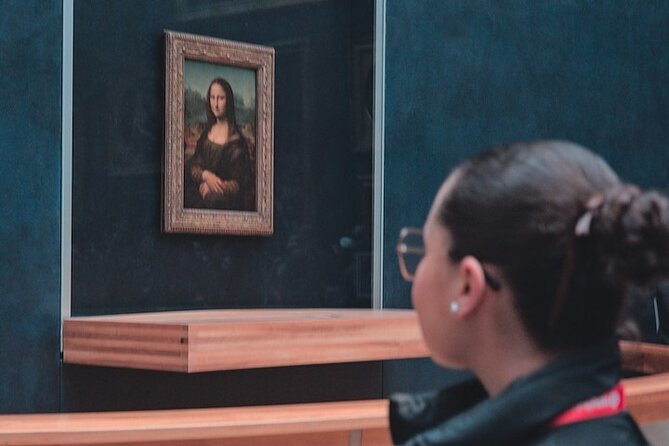 Louvre Priority Access with Mona Lisa Escort or Guided Option - Crowds, sound, and keeping the group together