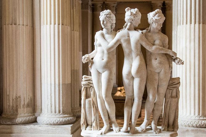 LOUVRE PRIVATE TOUR: Priority Access tickets & Local expert guide - Meeting the Mona Lisa without making it the whole visit