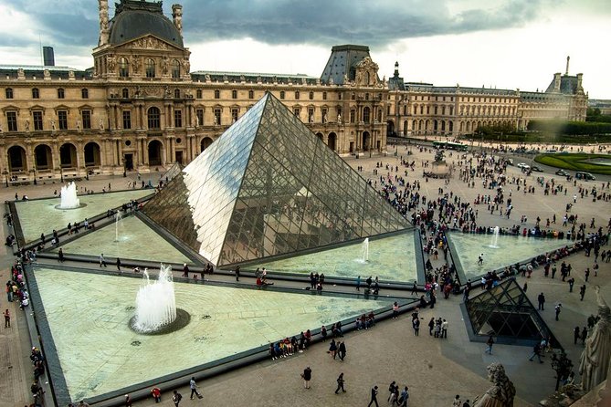 LOUVRE PRIVATE TOUR: Priority Access tickets & Local expert guide - French masterpieces, courtyards, and Napoleon’s Apartments