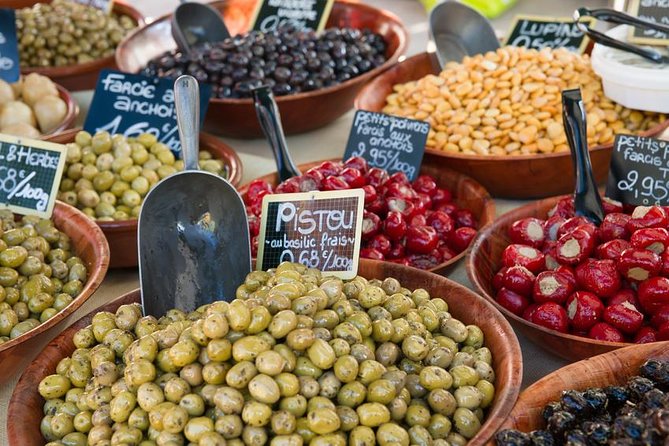 Luberon Market & Villages Day Trip from Aix-en-Provence - Roussillon: ochre color and easy wandering