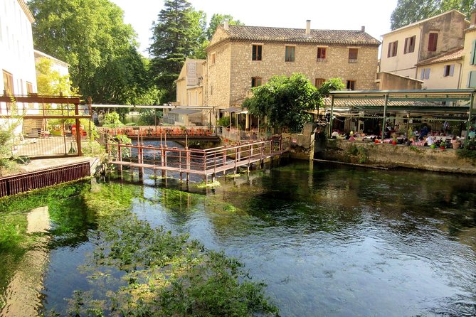 Luberon Market & Villages Day Trip from Aix-en-Provence - Lourmarin: the most rewarding market stop