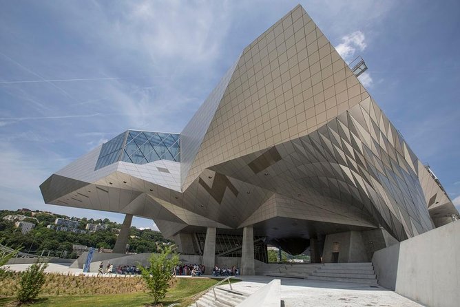 Lyon City Card Public Transportation & 40 attractions - Riding Lyon by metro, tram, bus, and funicular