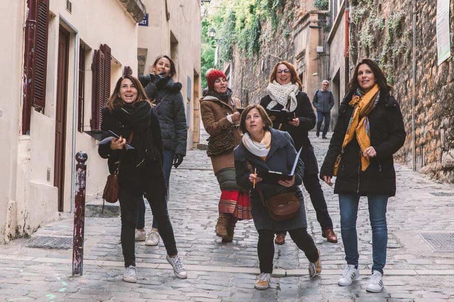Lyon: escape game in the Vieux Lyon - Meeting the green-caped game master