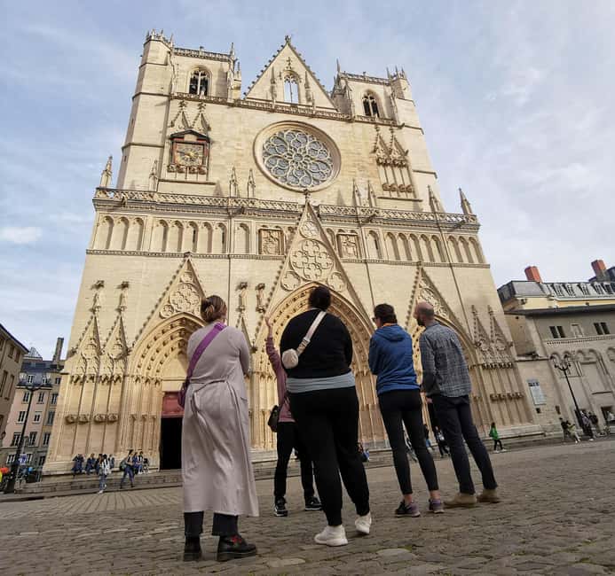 Lyon: Food Walking Tour with a Local Guide - Silk, architecture, and Lyon’s wider story
