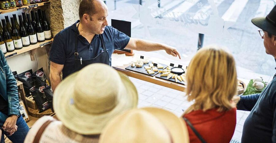 Lyon: Food Walking Tour with a Local Guide - Meeting in front of 2 Place du Change