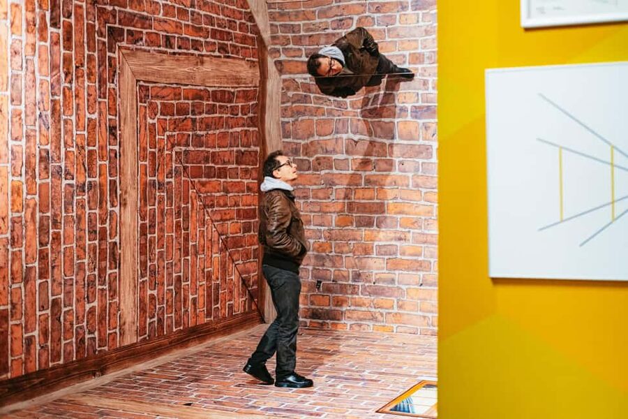 Lyon: Musée de l’illusion Entrance Ticket - The photo rooms: fun, but plan for turn-taking