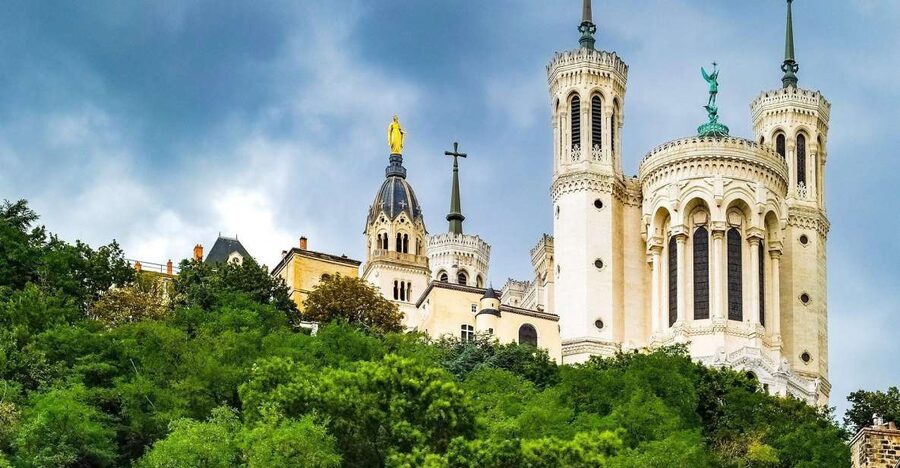 Lyon: Old District Private Guided Walking Tour - Juiverie Street and the architecture of Vieux Lyon