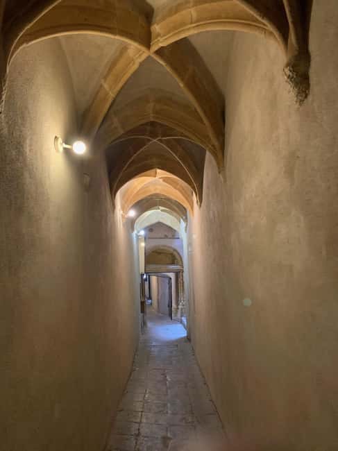 Lyon: Private Walking Tour of "Traboules" in the Old Town - Yannick’s storytelling style