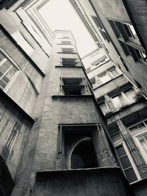 Lyon: Private Walking Tour of "Traboules" in the Old Town - What the 150 minutes feel like