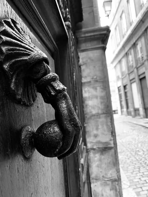 Lyon: Private Walking Tour of "Traboules" in the Old Town - Following the silk workers through Vieux Lyon