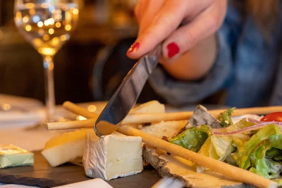 Lyon Sunset Food Tour: Full Meal of Lyon’s Best Bites - Traboules and Vieux Lyon: food with a sense of place