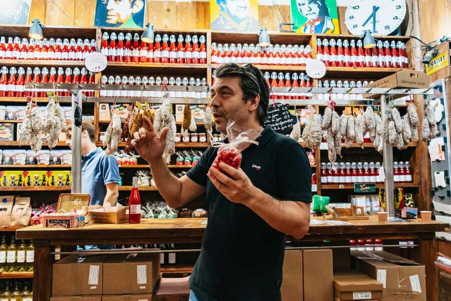 Lyon: Vieux Lyon Food Tasting Walking Tour - Key points to know before booking