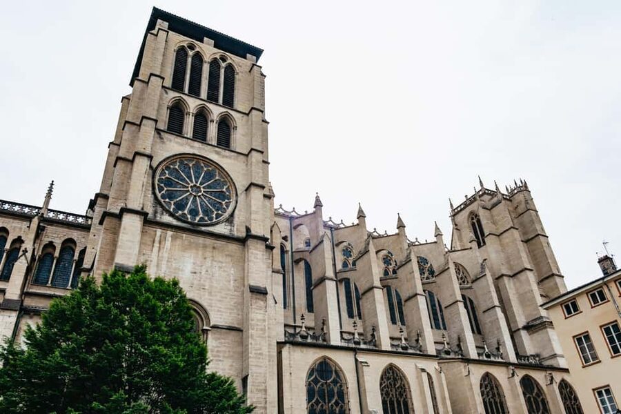 Lyon: Vieux Lyon Food Tasting Walking Tour - Meeting at the Monseigneur Lavarenne statue