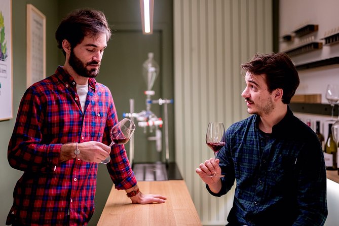 Make your own cuvée of Bordeaux wine - Tasting before you start mixing