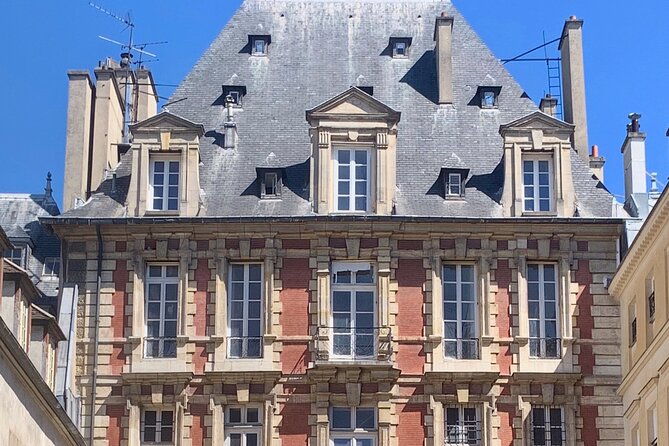 Marais Tour With a Local - More than three listed stops