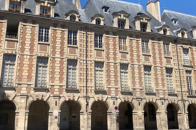 Marais Tour With a Local - The guide’s style: personal, warm, and food-friendly