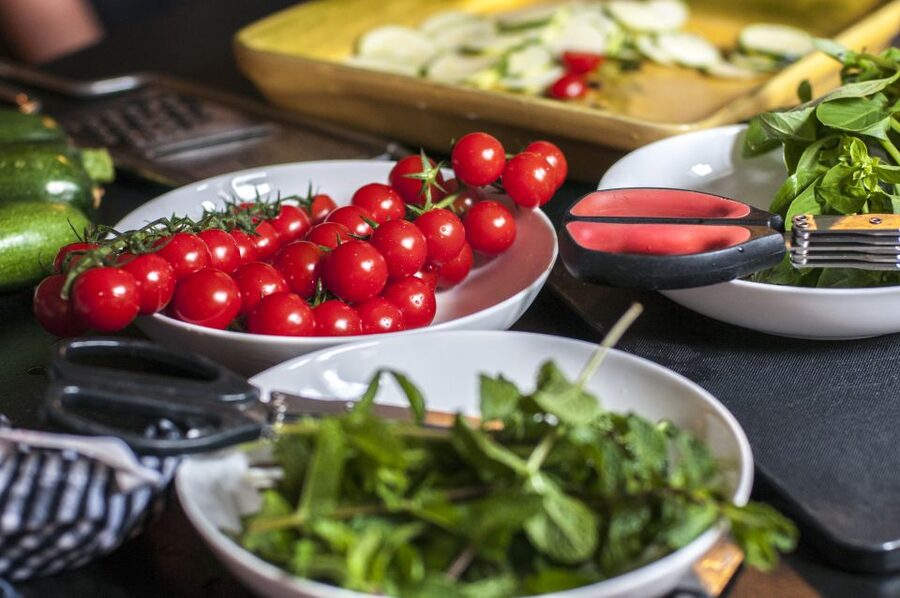 Market Visit and Cooking Class with a Parisian Chef - What makes the small group valuable