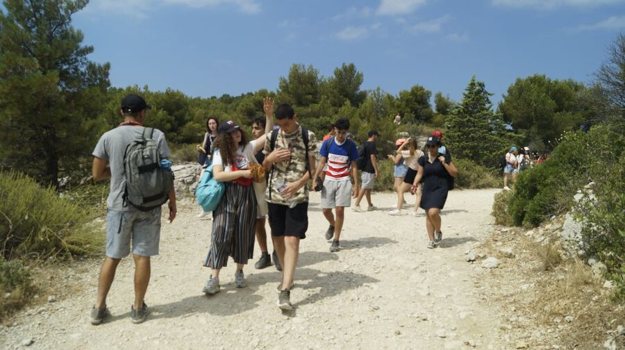Marseille: Calanques National Park Guided Hike with Picnic - The Picnic by the Sea