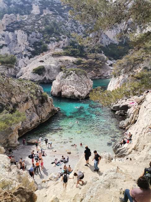 Marseille: Calanques National Park Guided Hike with Picnic - What the First Hour Feels Like