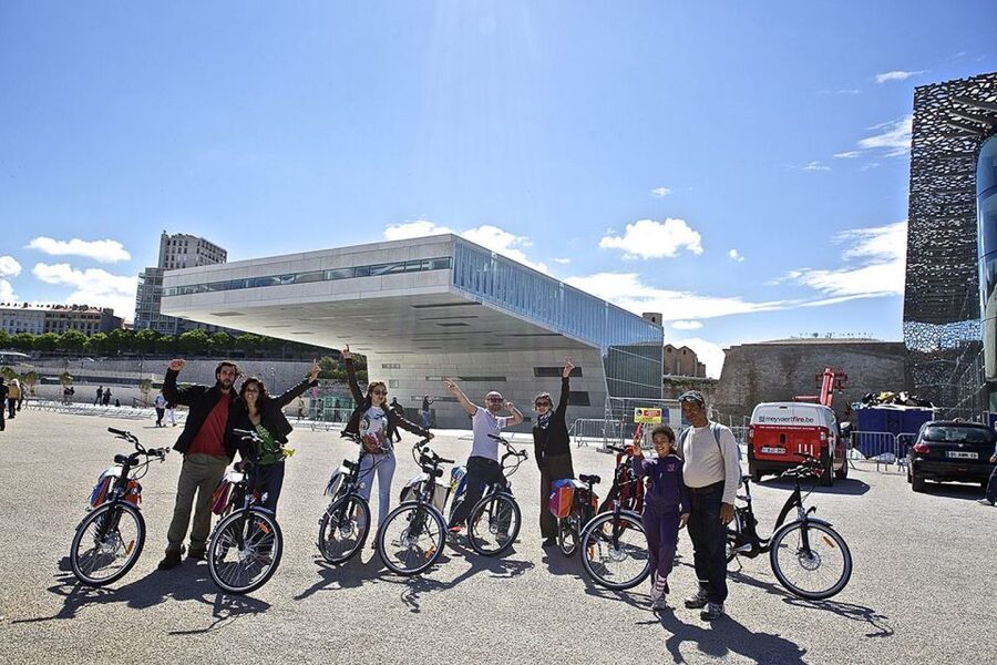 Marseille: City Highlights Guided Half-Day E-Bike Tour - Starting among Le Panier and the Major Cathedral