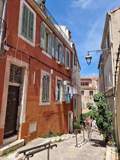 Marseille: découvrir la vieille ville avec un marseillais - Price, language, and group size