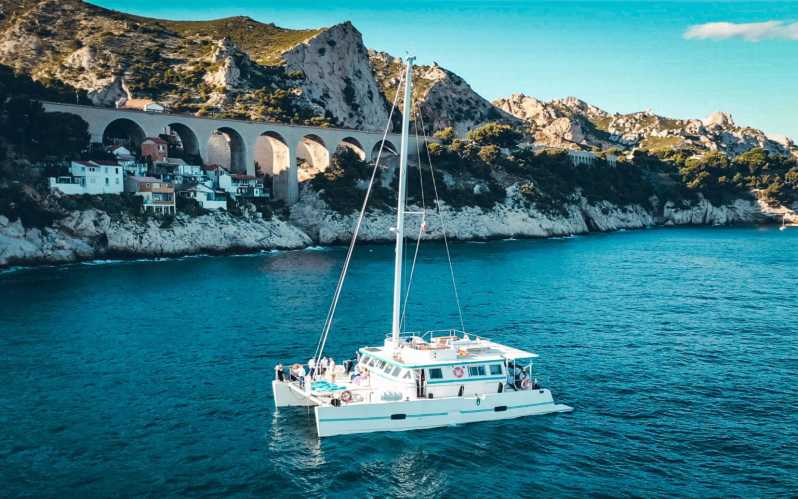 Marseille: Frioul Archipelago Catamaran Cruise with Lunch - Three hours among the Frioul coves