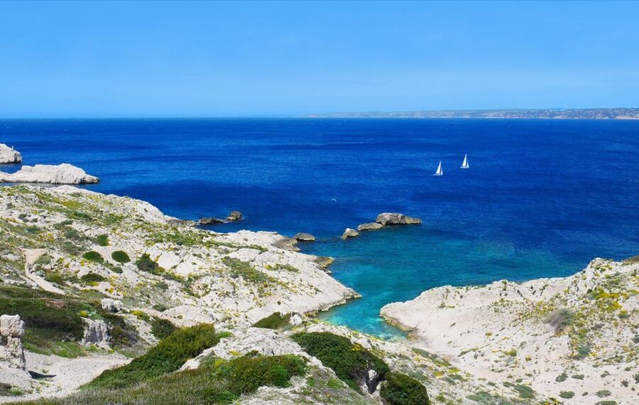 Marseille: Frioul Calanques Sailing Trip - Sailing toward the Frioul Islands