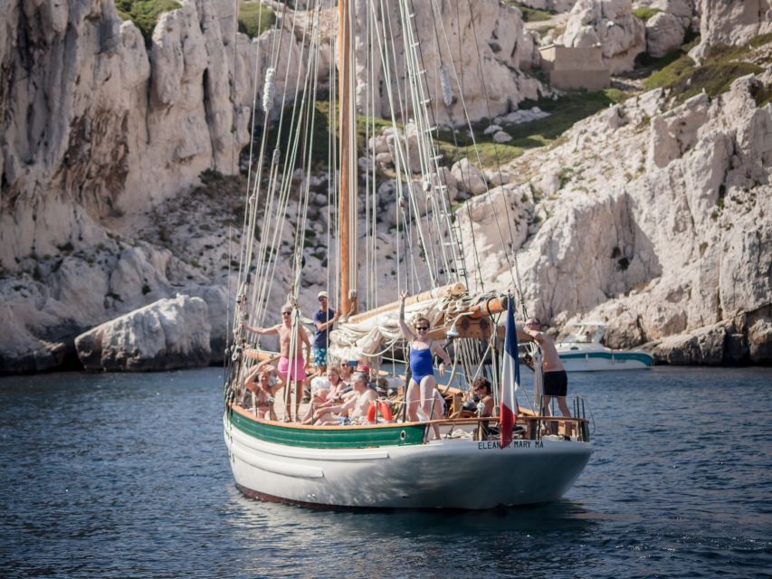 Marseille: Sailing Day Cruise with Lunch - Lunch on board, with wine included