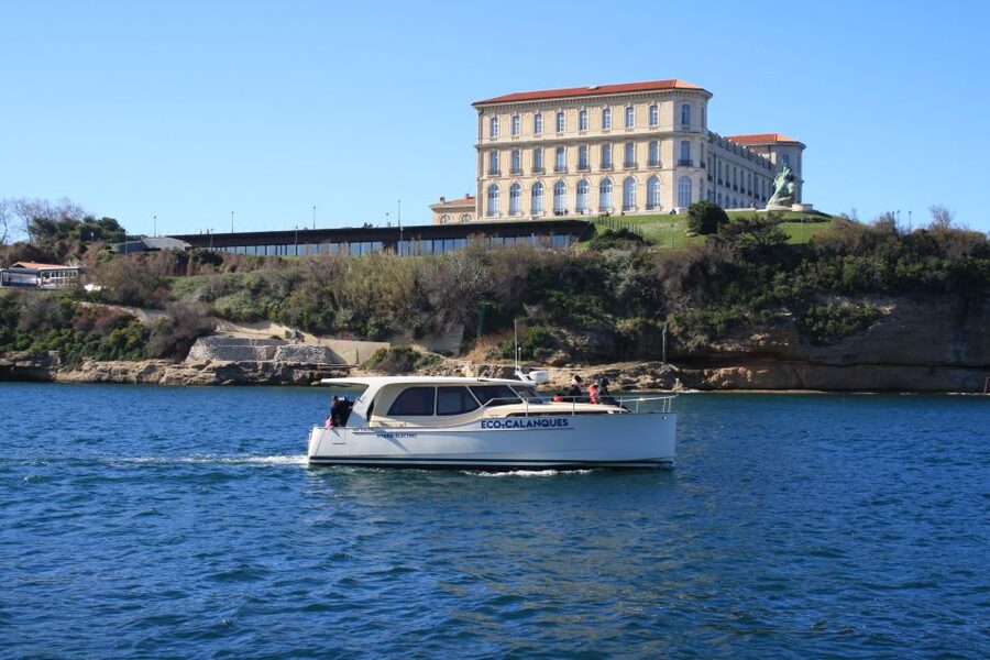 Marseille: Sunset Boat Cruise with Dinner and Drinks - The ride toward the Frioul Islands