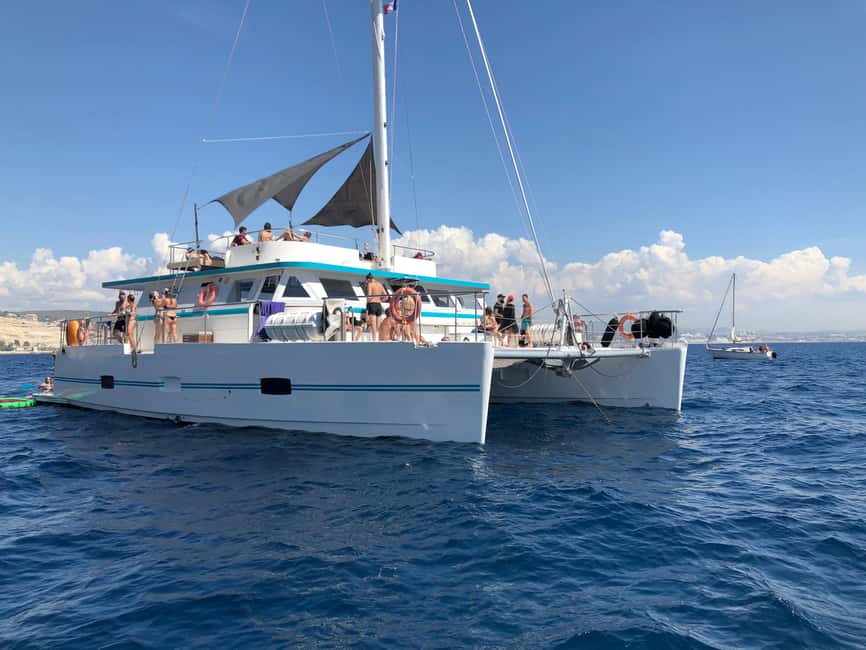 Marseille: Sunset catamaran cruise, buffet & drinks - Finding your best place on Le Feng Shui
