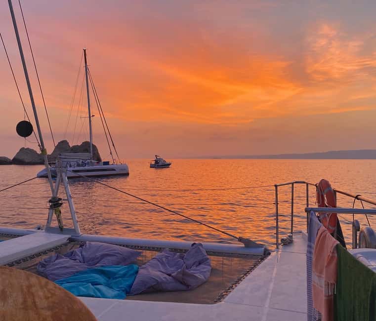 Marseille: Sunset catamaran cruise, buffet & drinks - Four hours toward the Frioul Archipelago