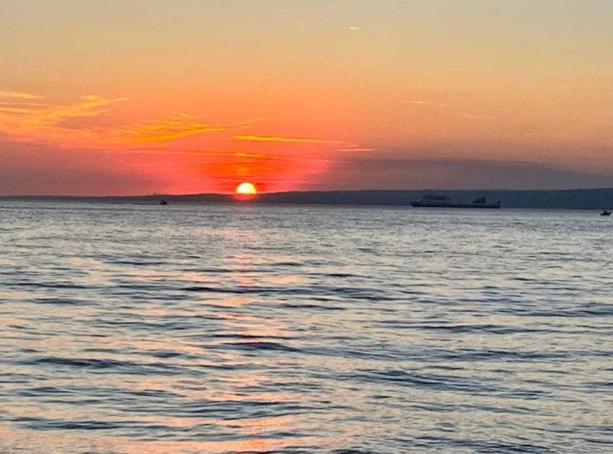 Marseille: Sunset Frioul Archipelago Boat Cruise - The skipper can shape the whole experience