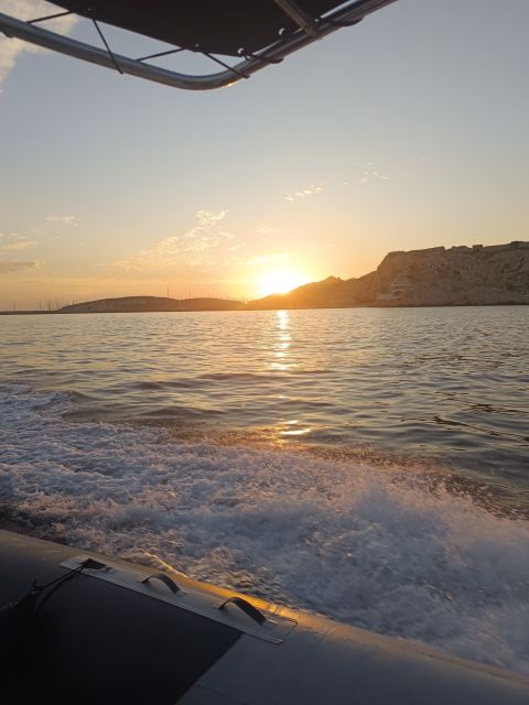 Marseille: Sunset Frioul Archipelago Boat Cruise - Vallon des Auffes and the Kennedy Corniche