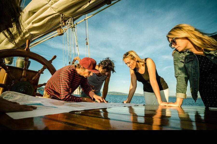 Marseille: Sunset Sailing Cruise with Dinner and Drinks - Boarding at 70 Quai du Port