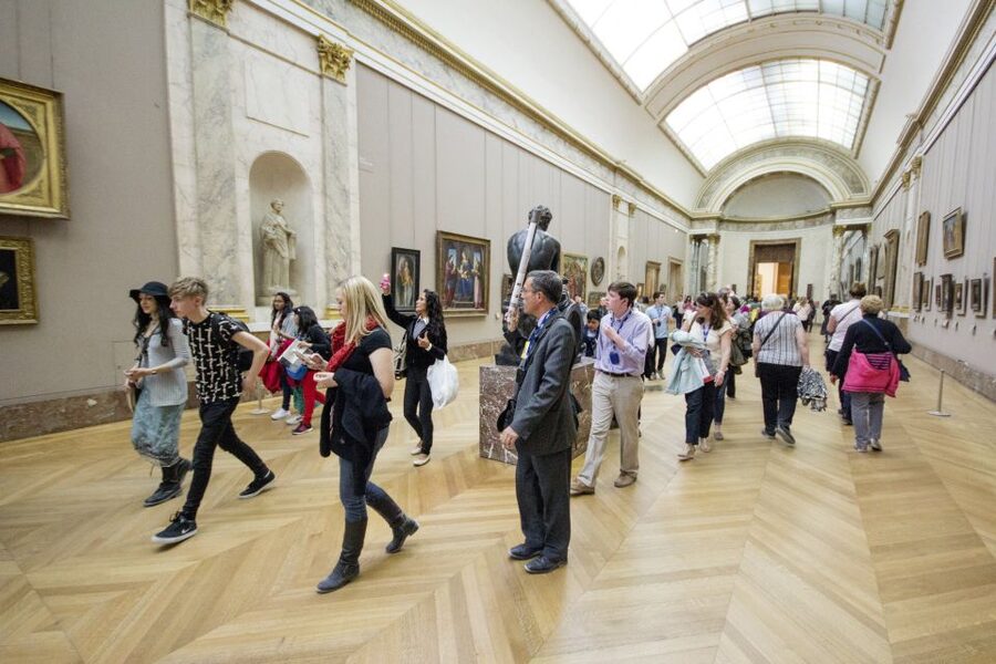 Mona Lisa & Louvre Masterpieces Tour with Reserved Access - Why a guide helps inside the Louvre