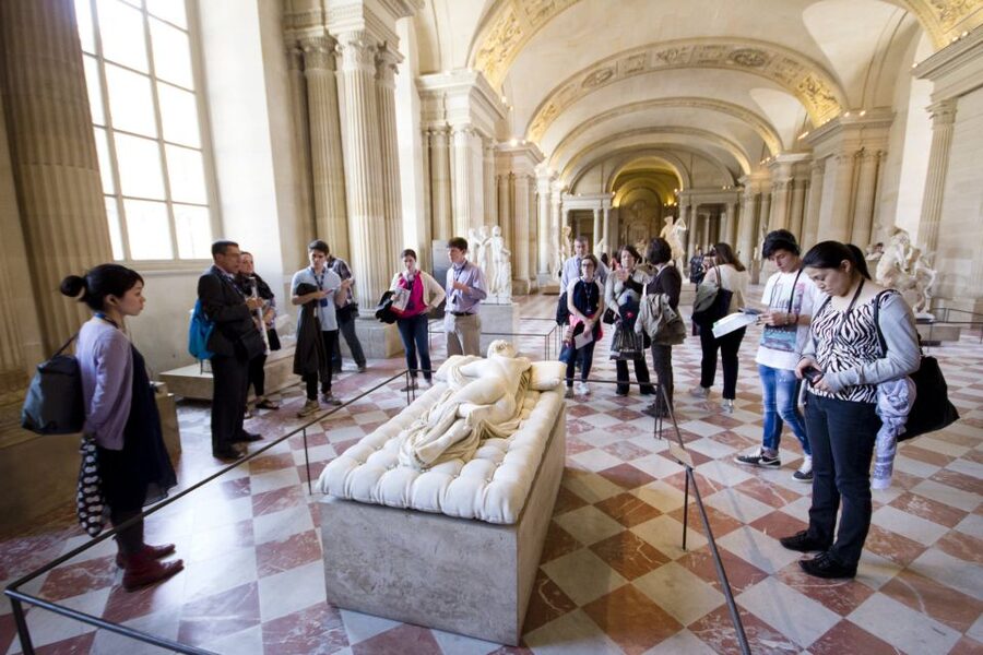 Mona Lisa & Louvre Masterpieces Tour with Reserved Access - Venus de Milo and Winged Victory