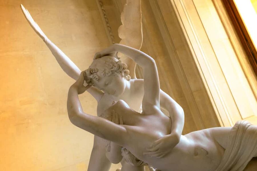 Mona Lisa & Treasures: 6-people Max Louvre Experience - Why a small Louvre tour makes sense