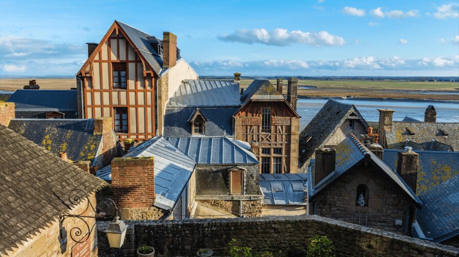 Mont-Saint-Michel: Private Guided Tour with Abbey Entrance - One hour inside Mont-Saint-Michel Abbey