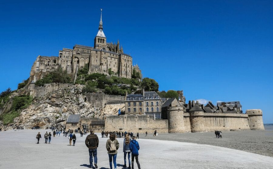 Mont-Saint-Michel: Private Guided Tour with Abbey Entrance - Views, stories, and the value of a private guide