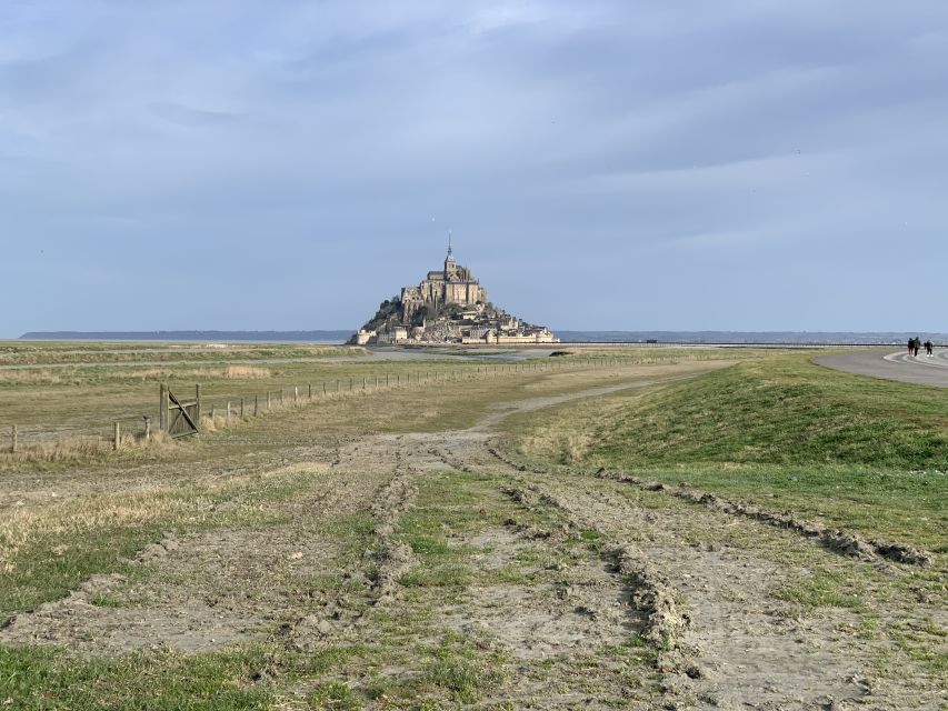 Mont Saint Michel: Walking Tour & Optional Abbey Ticket - Group size, language, and the pace of the walk