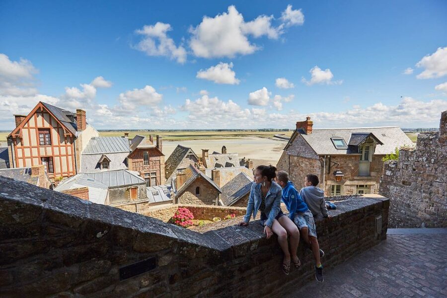 Mont Saint Michel: Walking Tour & Optional Abbey Ticket - Meeting up and taking the shuttle