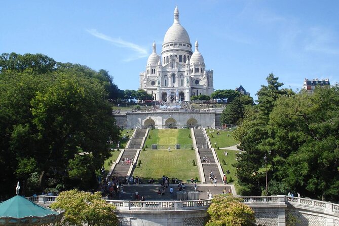 Montmartre and the Sacré-Coeur with the best guides in Paris - Moulin Rouge and the cabaret side of Montmartre