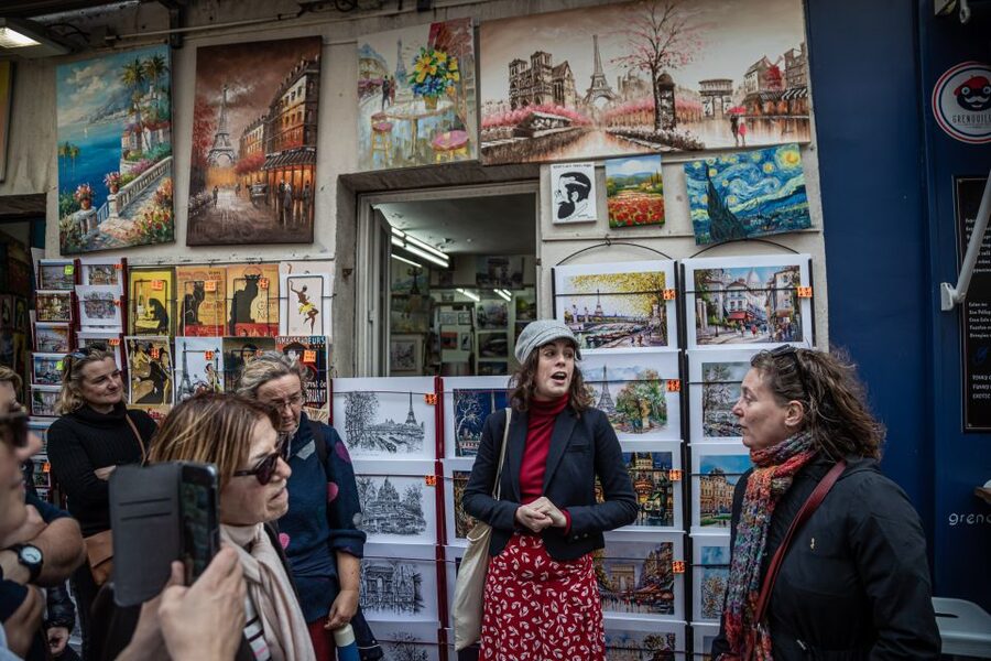 Montmartre en chansons: tour with a professional singer - Théâtre Lepic and the sound of old Paris