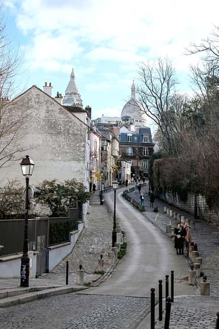 Montmartre for Art Lovers - Walking tour with Expert Guide - La Maison Rose and Lapin Agile